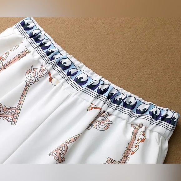 British Pearl Royal Horse Embellished Oversized Blouse & Skinny Pants Suit Set. - Picture 14 of 17